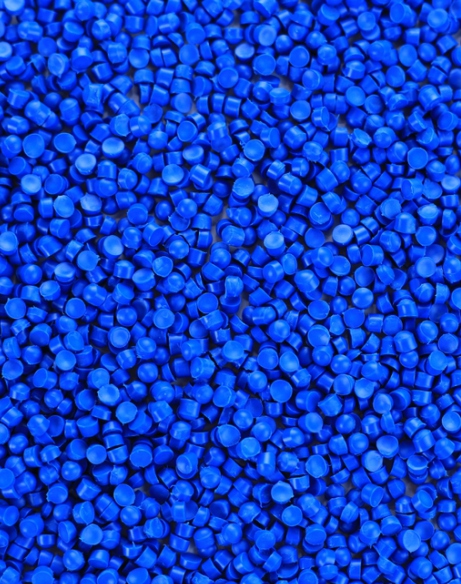 Blue recycled plastic granules